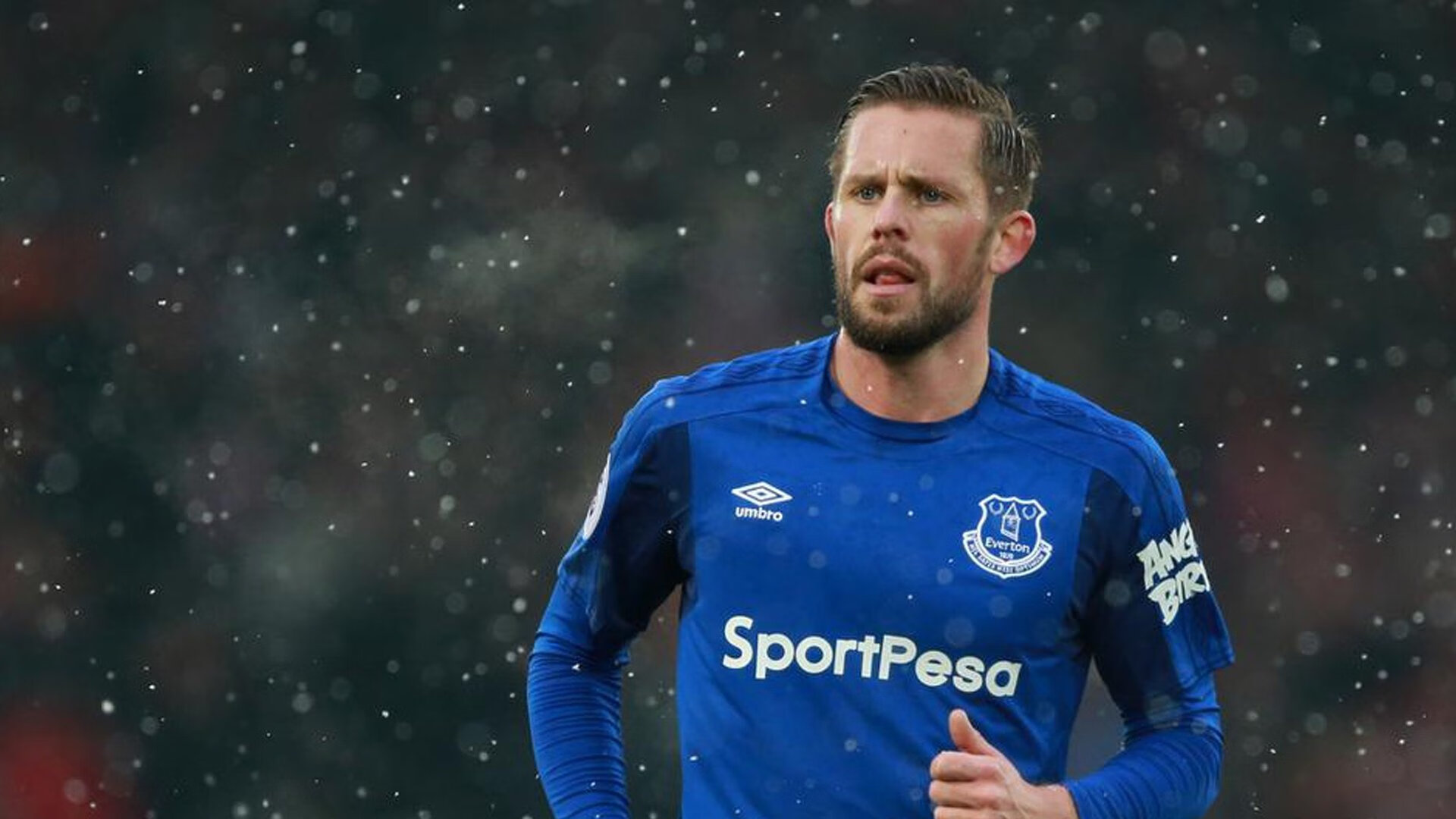 DB电竞官网登录-意甲焦点战之夜，约基奇扛起全队，当篮球巨星穿越绿茵场