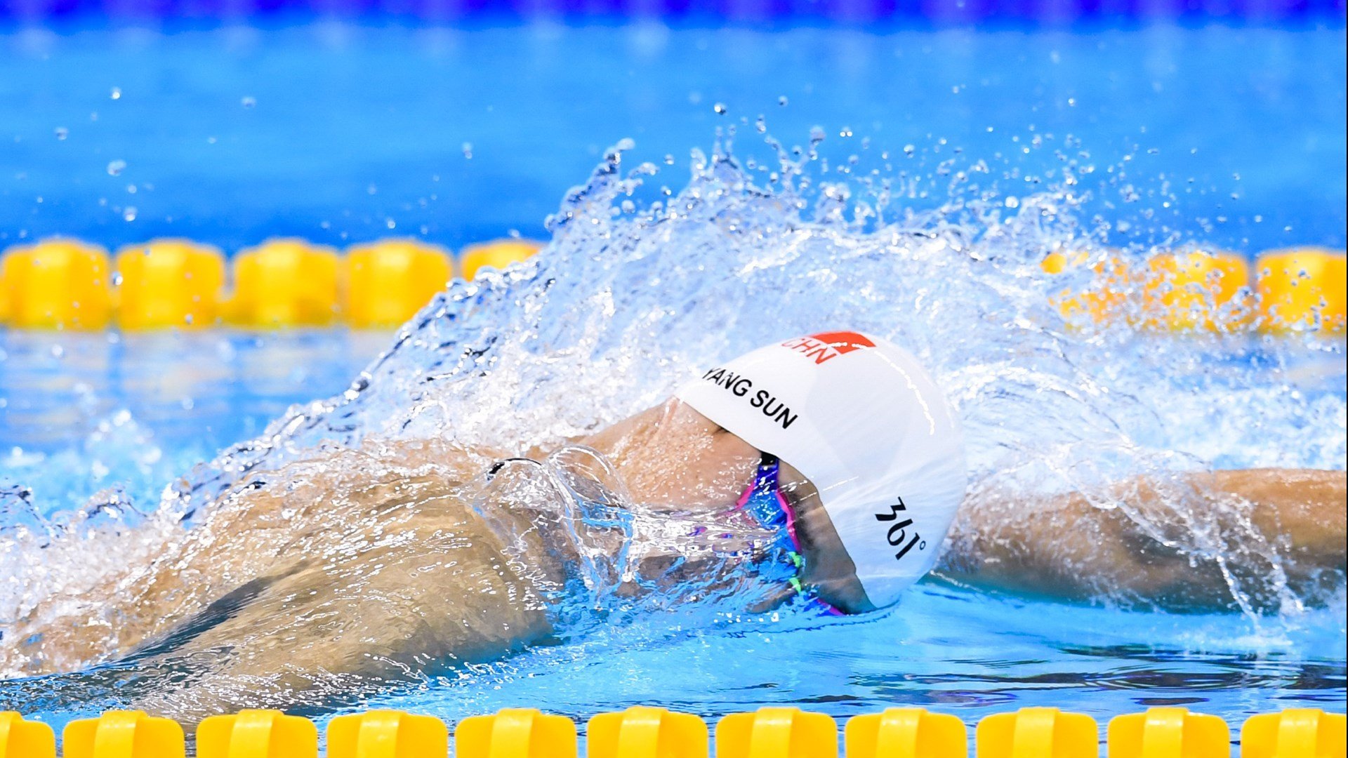 莫德里奇压制级发挥，卡塔尔强压乌克兰背后的中场艺术