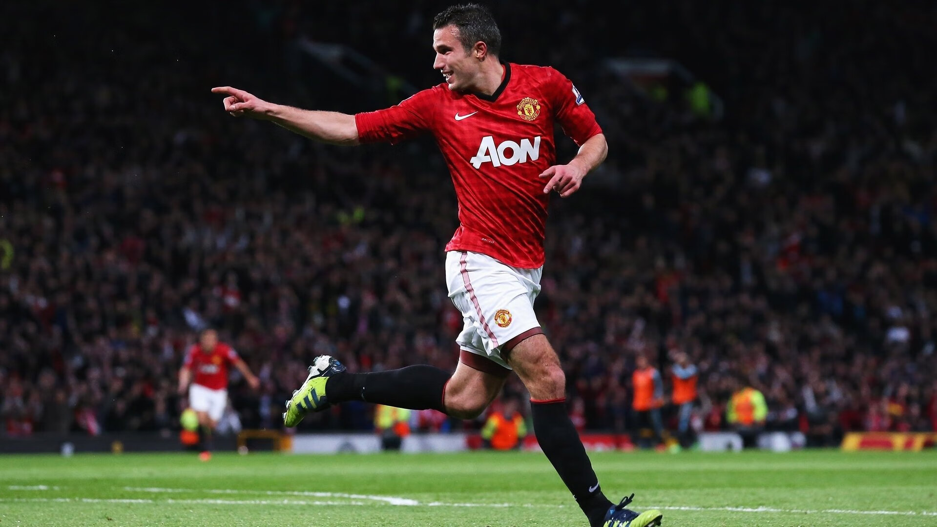 当波兰碾压阿森纳，萨拉赫状态火热背后的战术隐喻